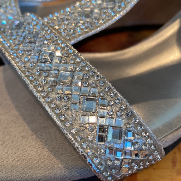 Silver heels - Picture 3 of 9